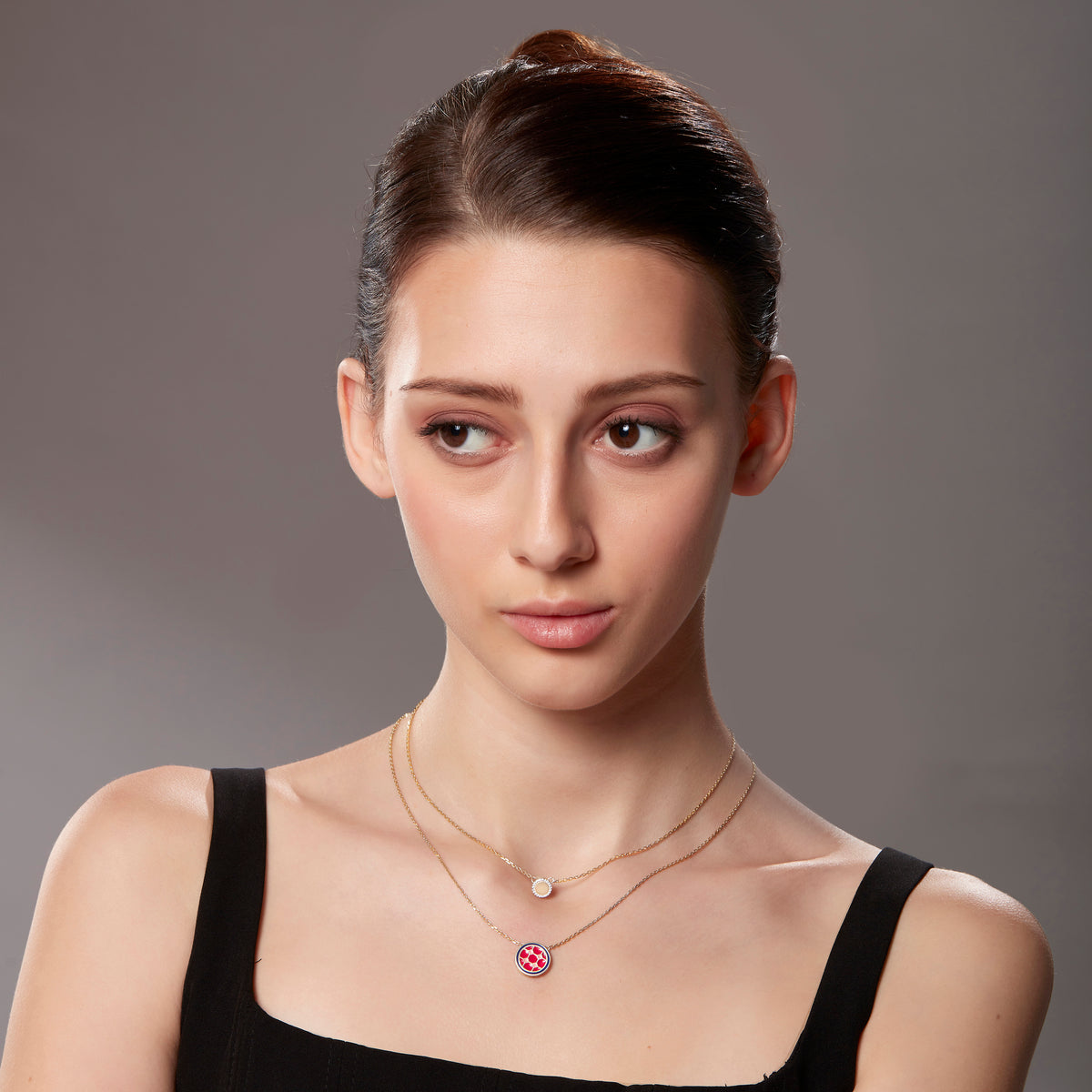 Omaira Double Chain Round Pendant Small