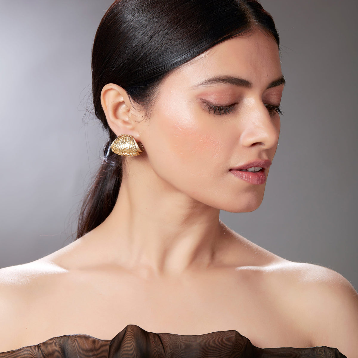 Aayshah Plain Gold Clutchbag Hoops - Medium